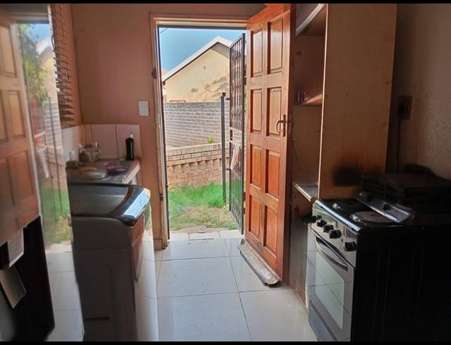 3 BEDROOM HOUSE FOR SALE IN EVATON WEST